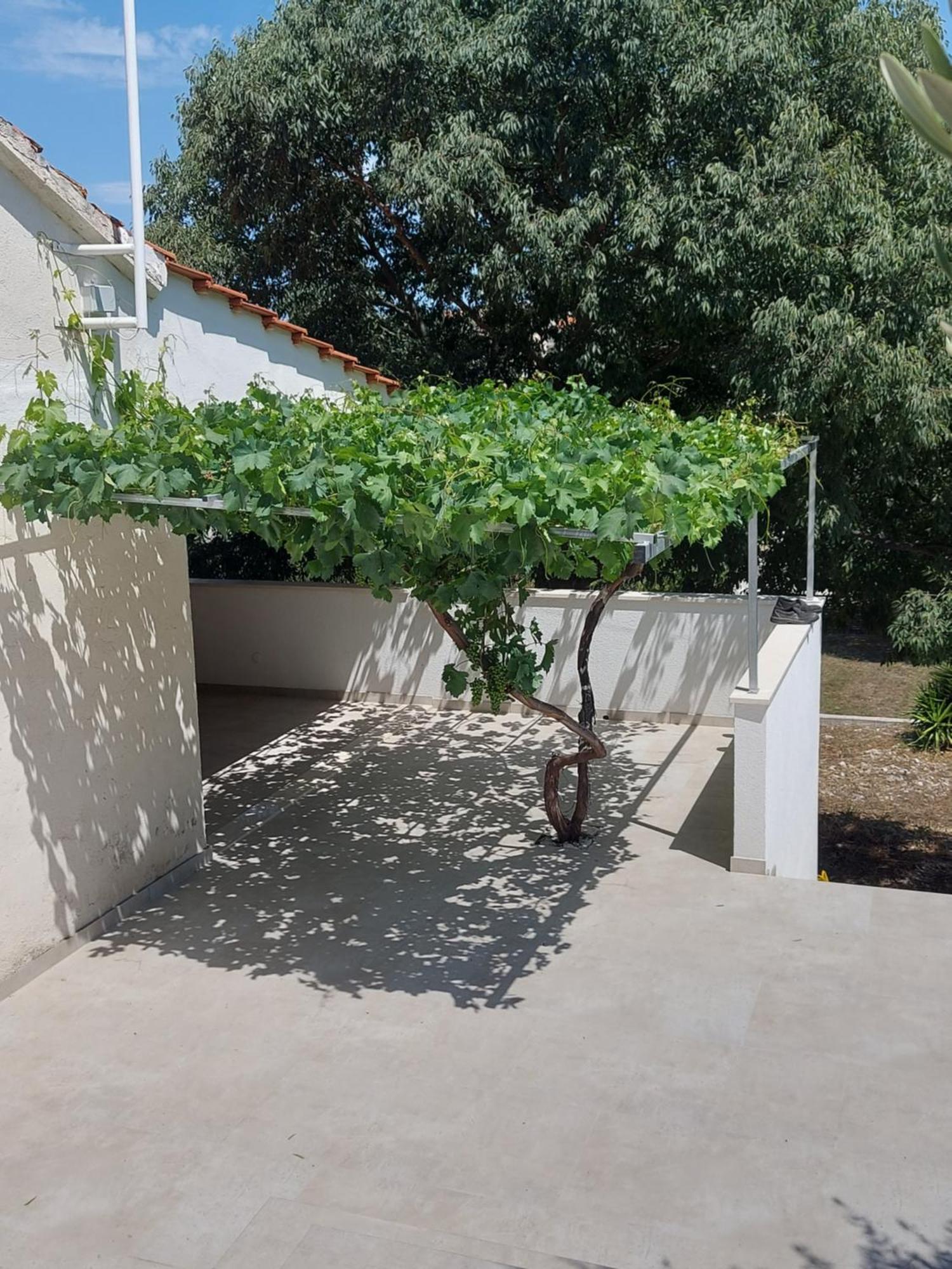 Holiday Home Dora Sutivan Exterior foto